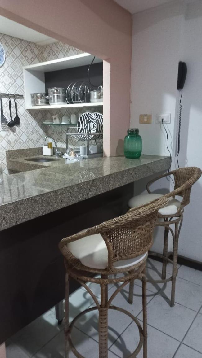 Flat mobiliado, beira mar na melhor localização da Praia do Cabo Branco - João Pessoa PB