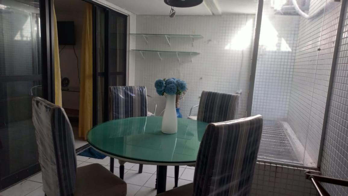 Flat mobiliado, beira mar na melhor localização da Praia do Cabo Branco - João Pessoa PB