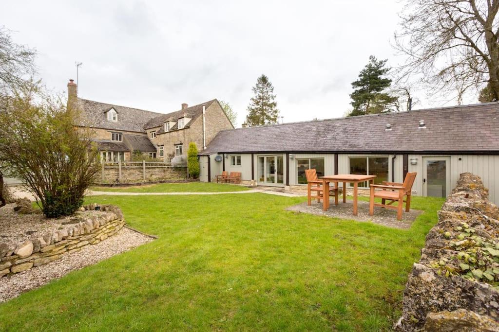 Charming Cotswold Barn, Near Diddly Squat, Soho Farmhouse view 5