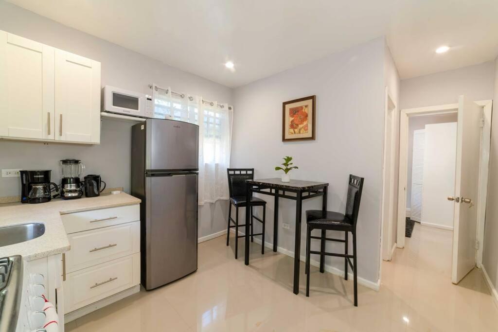 Hibiscus Cottage (Mercy's Place)