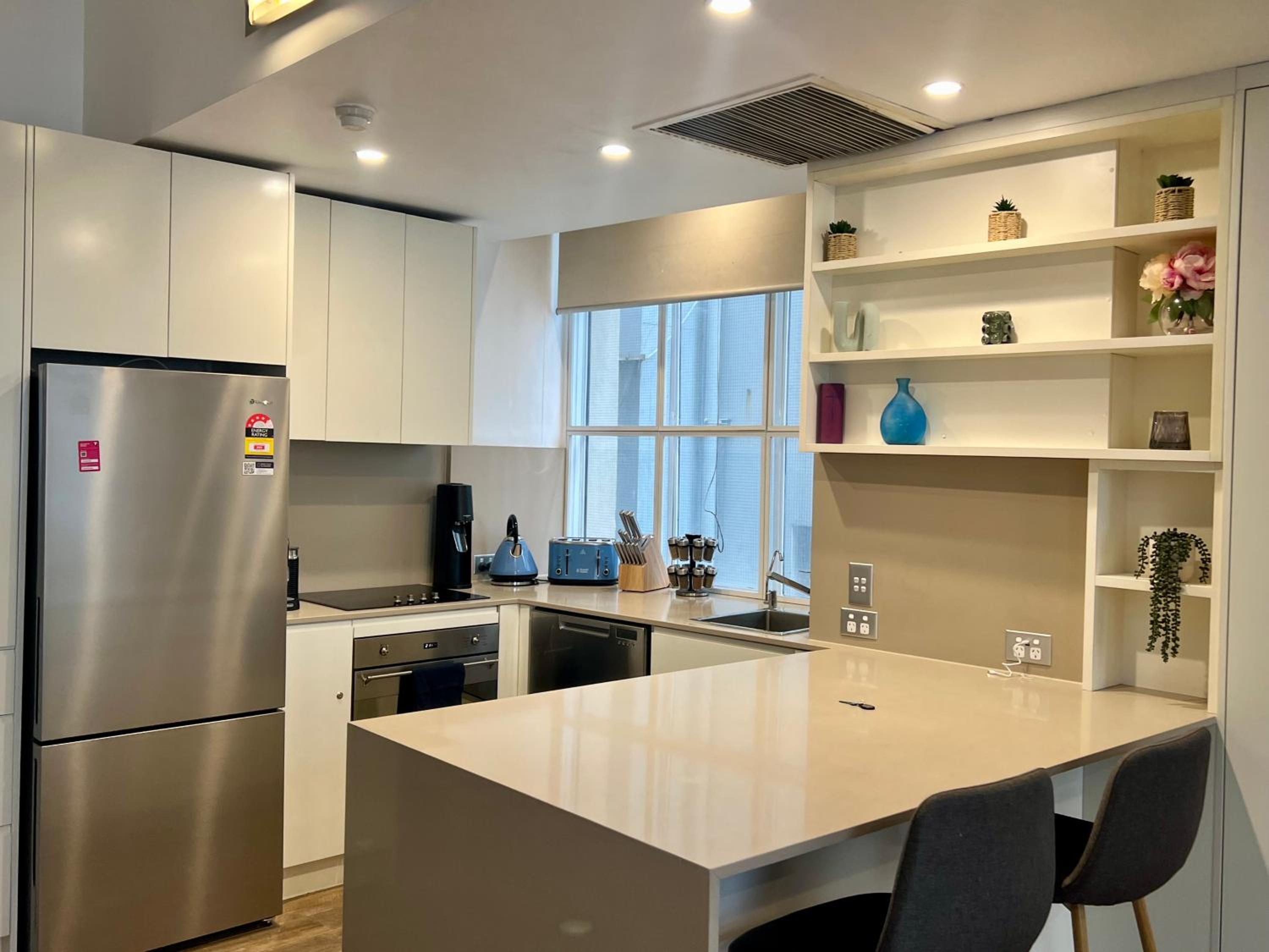 Heart of Sydney CBD Chic One Bedroom Apartment with Pool on Bridge Street
