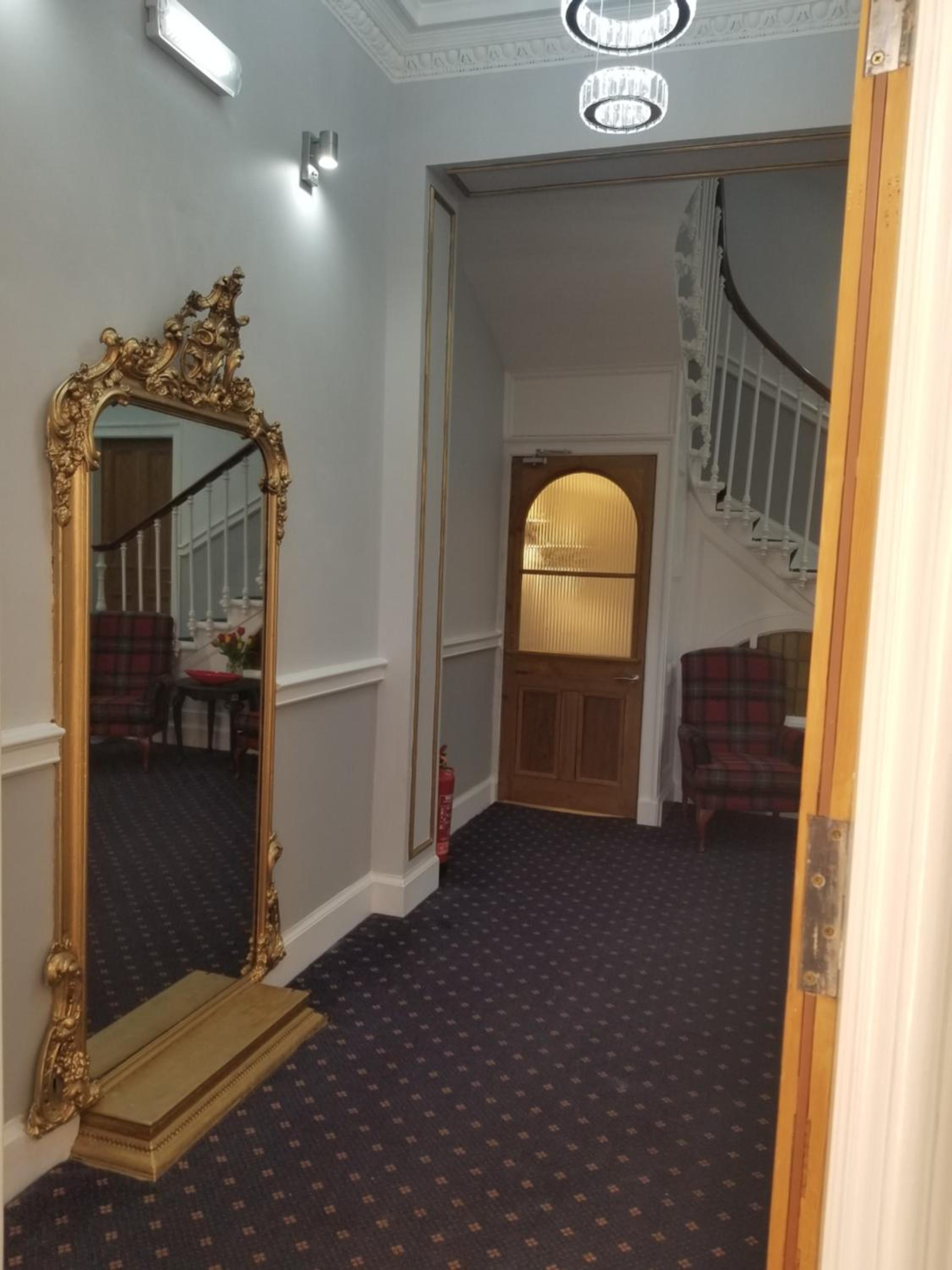 Mayfield Suites