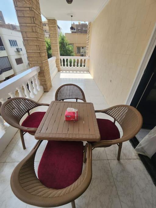 Near Pyramids, King Bedrooms and a 60inch Smart Tv.