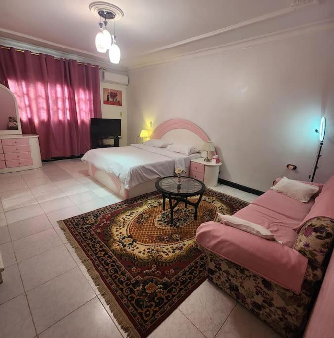 Near Pyramids, King Bedrooms and a 60inch Smart Tv.