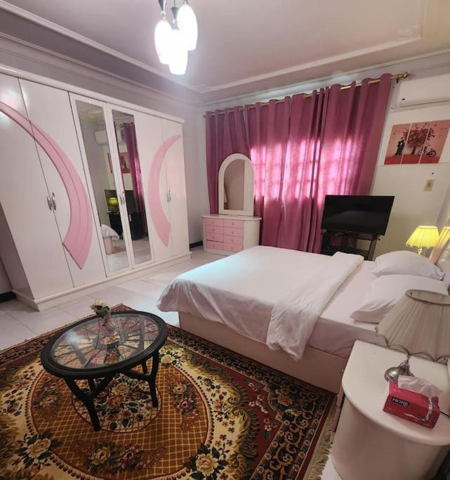 Near Pyramids, King Bedrooms and a 60inch Smart Tv.