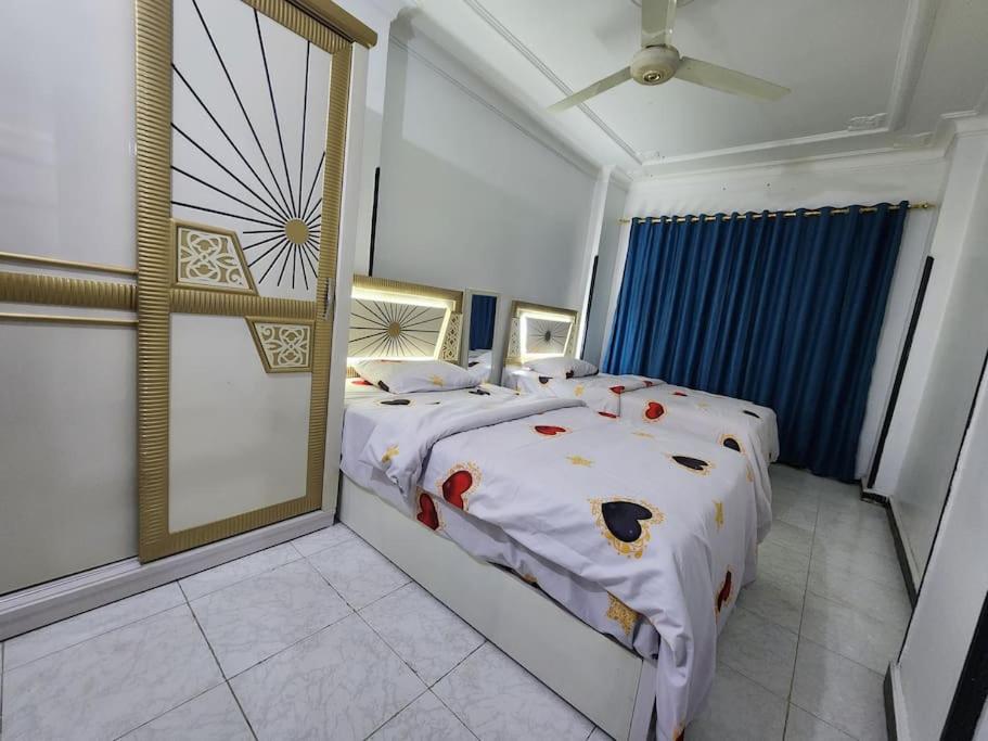 Near Pyramids, King Bedrooms and a 60inch Smart Tv.