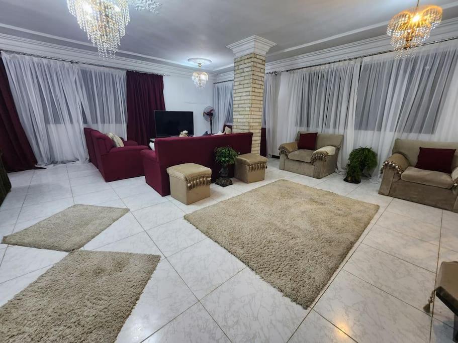 Near Pyramids, King Bedrooms and a 60inch Smart Tv.