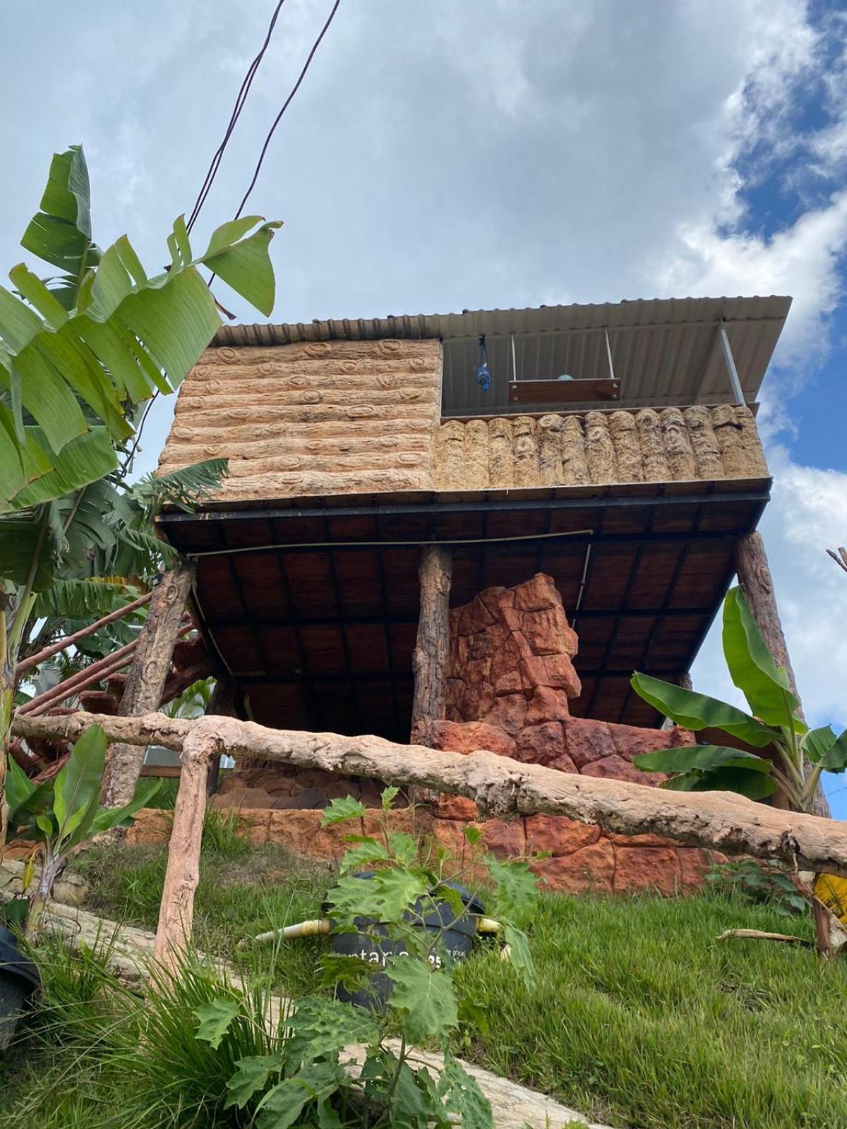 Hermosa cabaña para parejas cerca a Tuluá con jacuzzi