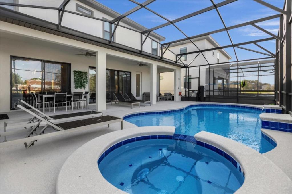 9 Bedrooms 9 Bathrooms Paradiso Grande 6157HS