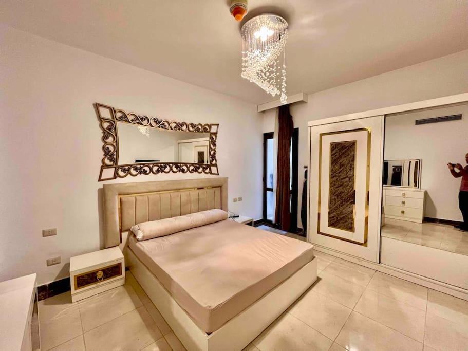 UNIQue 2BRs LOCation l DOWNTown NEWCairo/City view