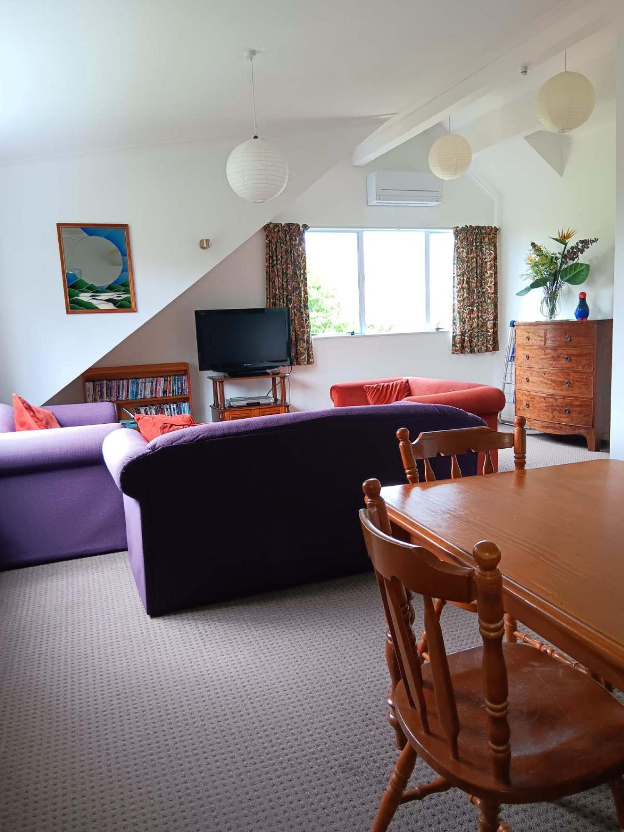 Purple Hen Country Lodge