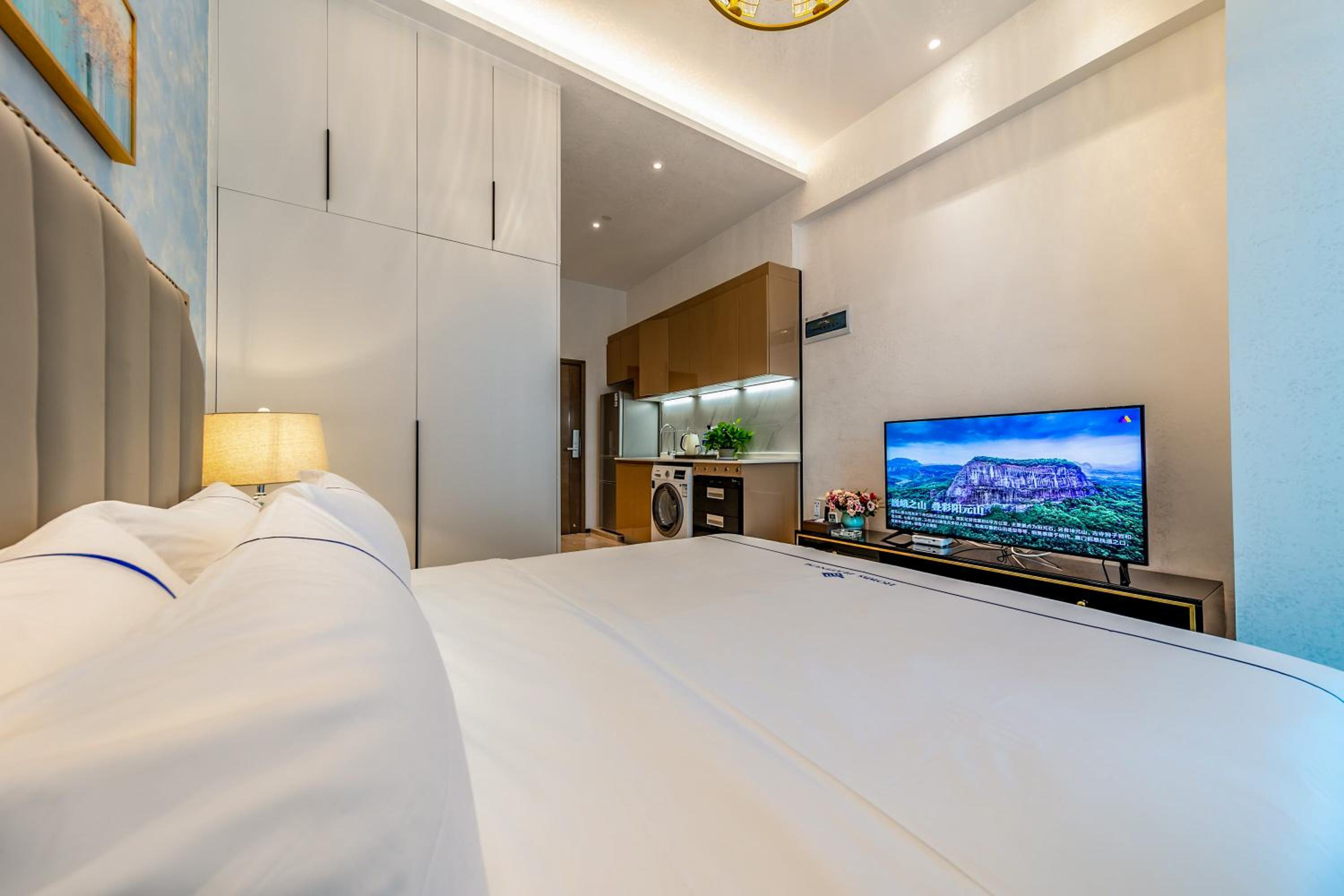 BORUISI Plaza Residence Apartment - Shenzhen Futian Convention & Exhibition Center