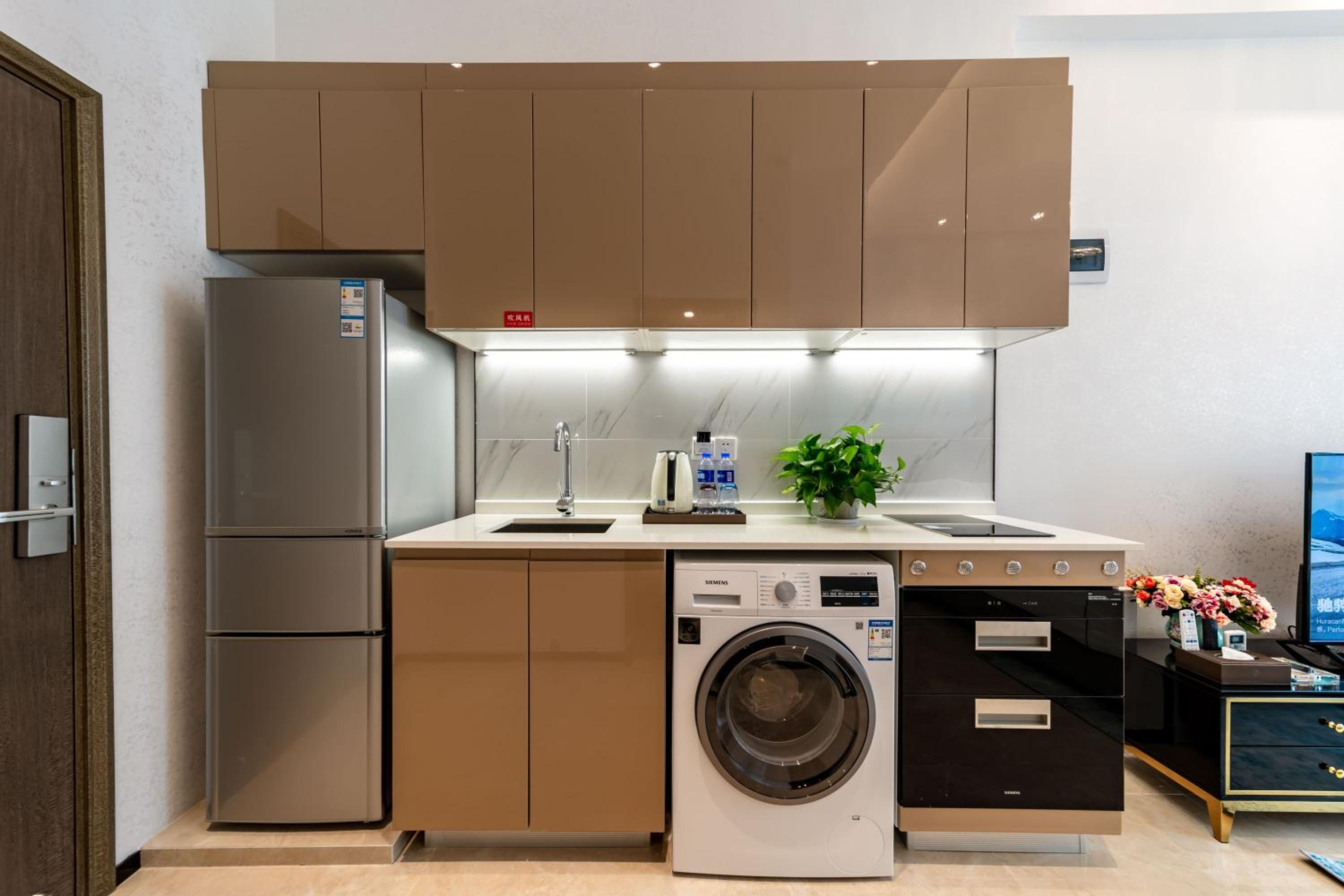 BORUISI Plaza Residence Apartment - Shenzhen Futian Convention & Exhibition Center