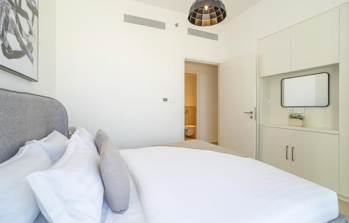HomesGetaway - Lovely 2BR in Downtown Views II