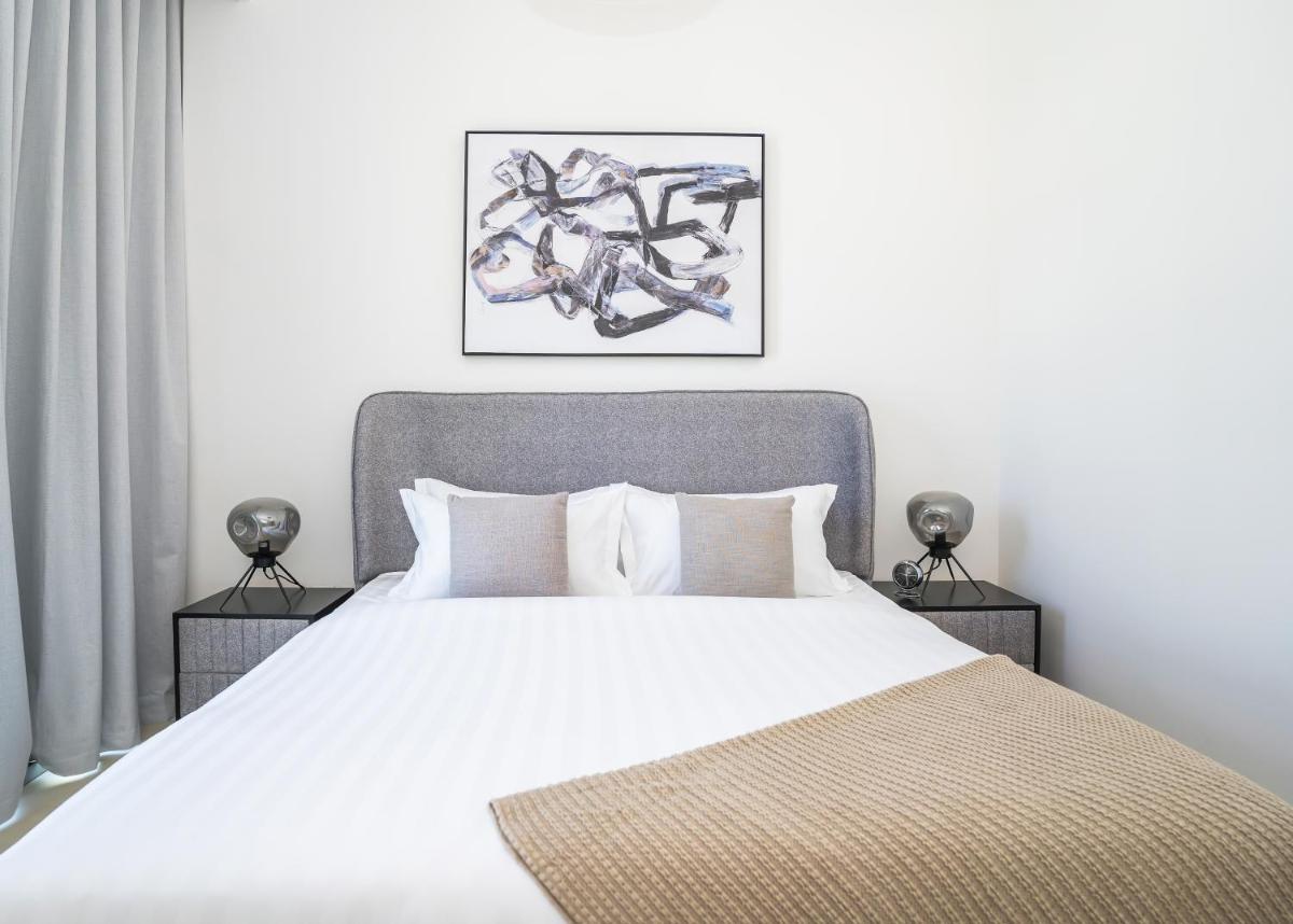 HomesGetaway - Lovely 2BR in Downtown Views II