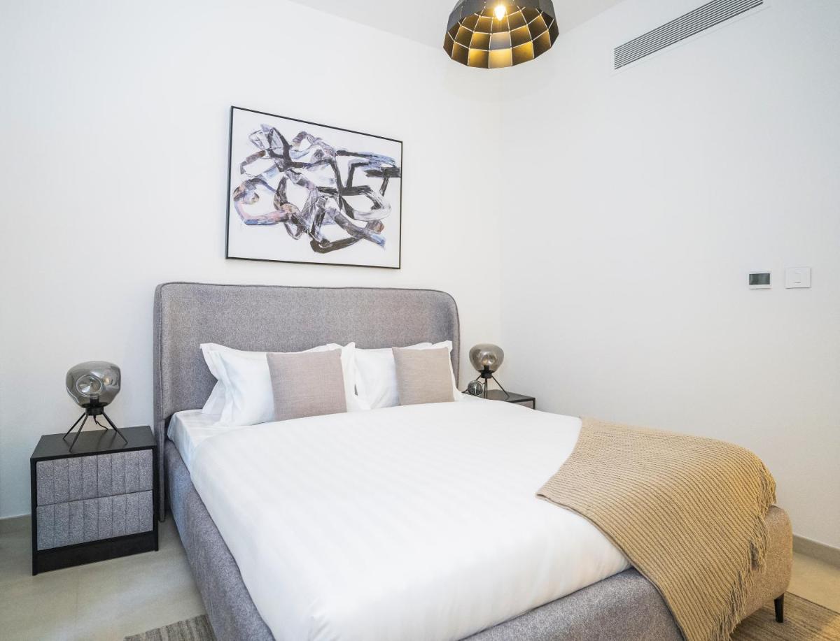 HomesGetaway - Lovely 2BR in Downtown Views II