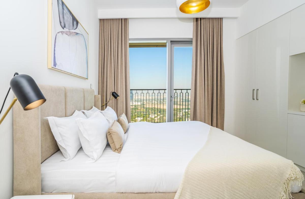 HomesGetaway - Lovely 2BR in Downtown Views II