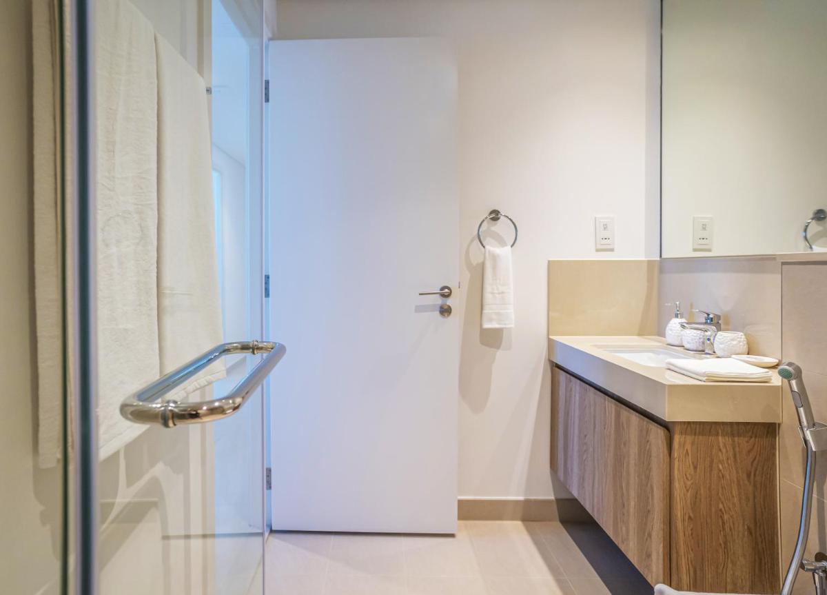 HomesGetaway - Lovely 2BR in Downtown Views II