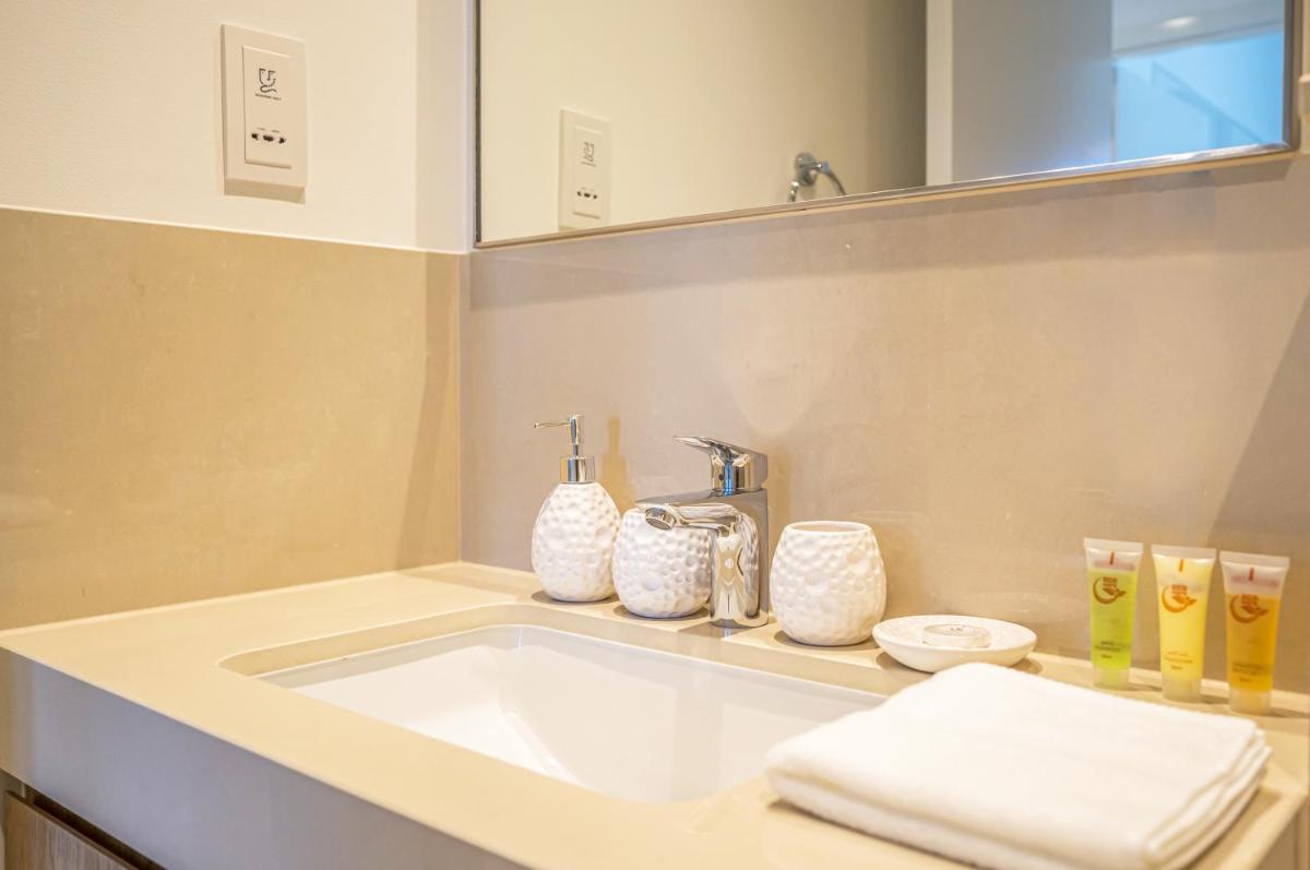 HomesGetaway - Lovely 2BR in Downtown Views II