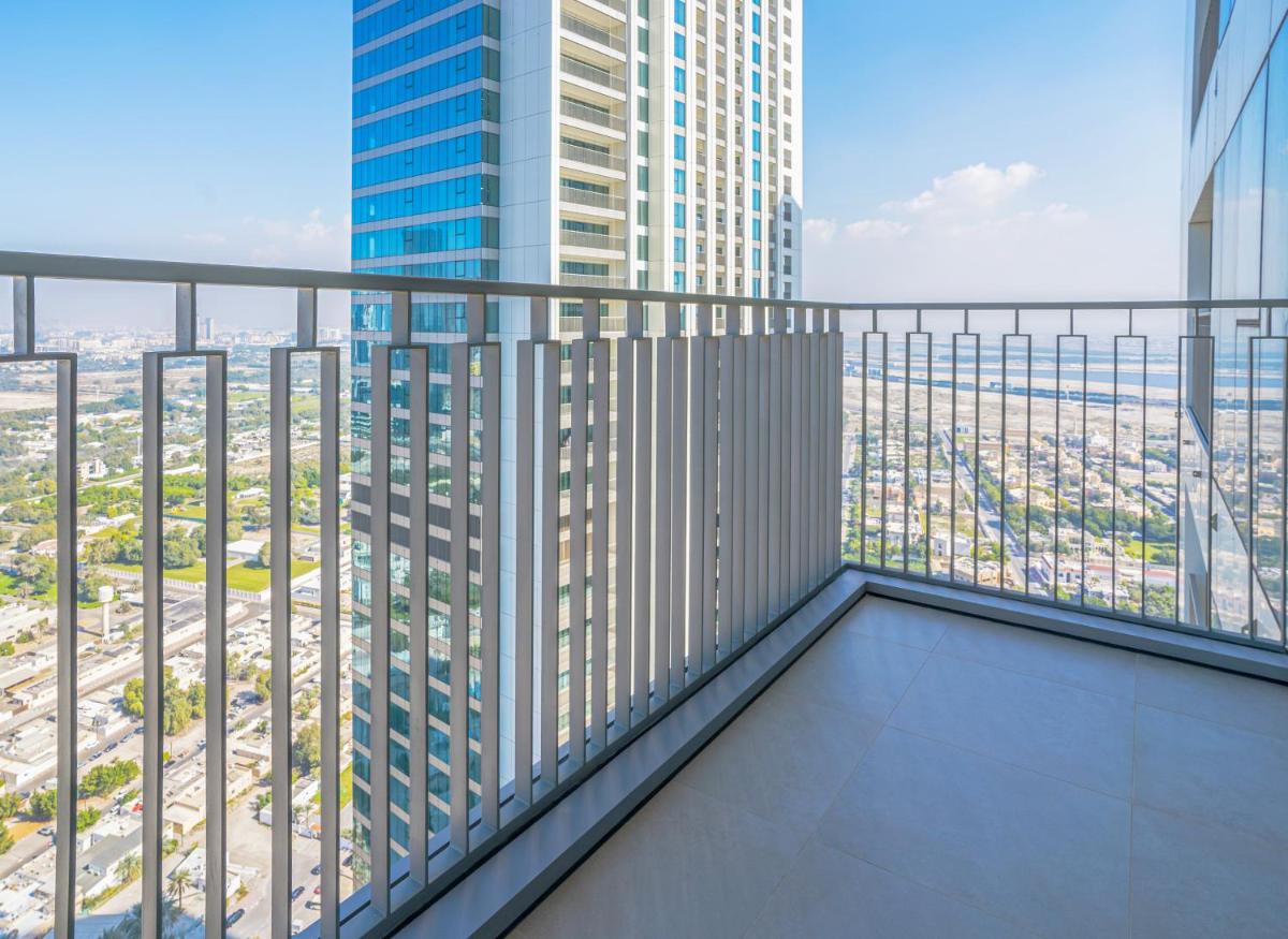 HomesGetaway - Lovely 2BR in Downtown Views II