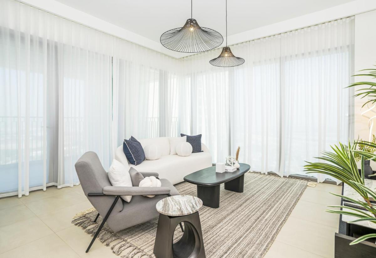 HomesGetaway - Lovely 2BR in Downtown Views II