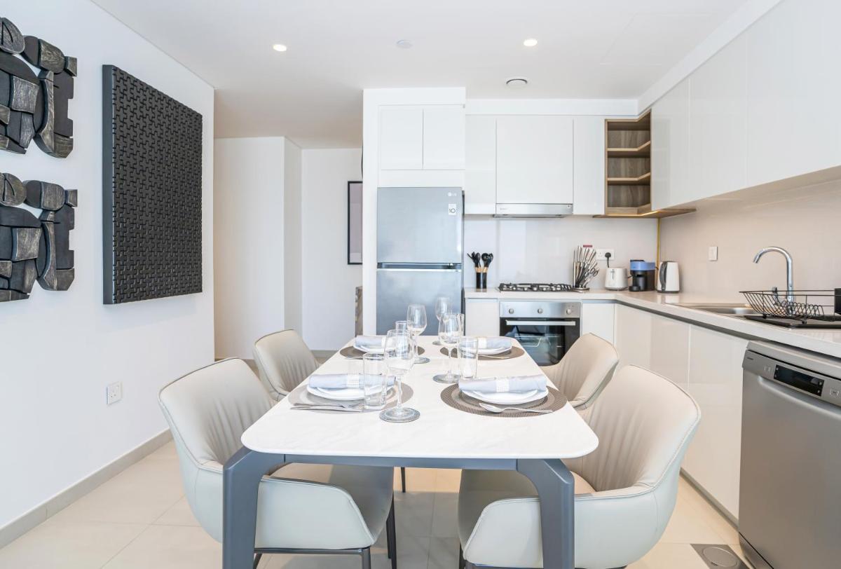 HomesGetaway - Lovely 2BR in Downtown Views II