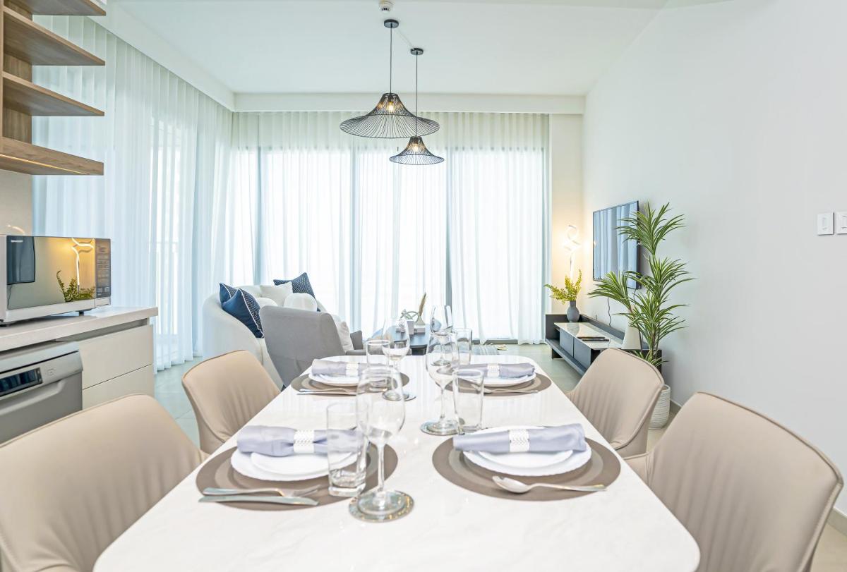 HomesGetaway - Lovely 2BR in Downtown Views II