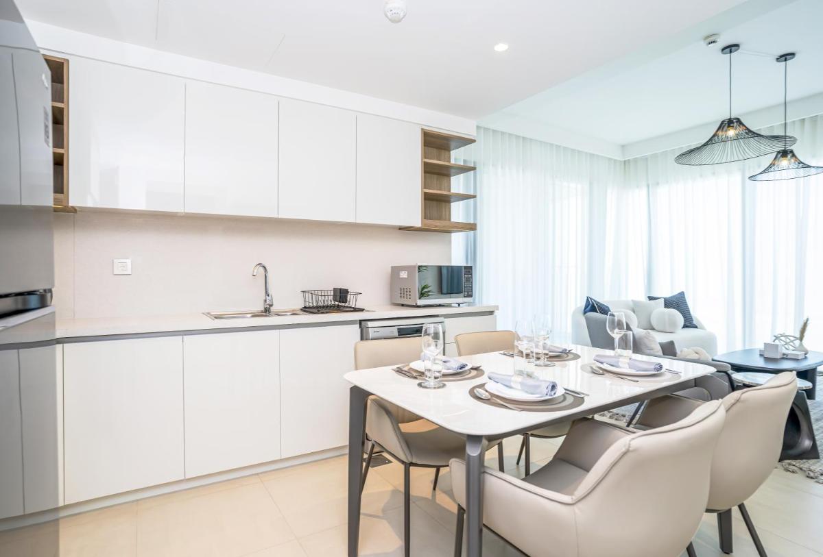 HomesGetaway - Lovely 2BR in Downtown Views II