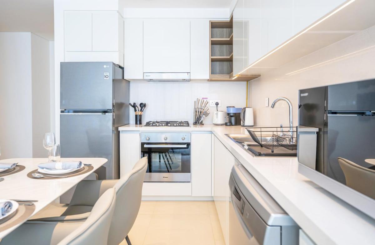 HomesGetaway - Lovely 2BR in Downtown Views II