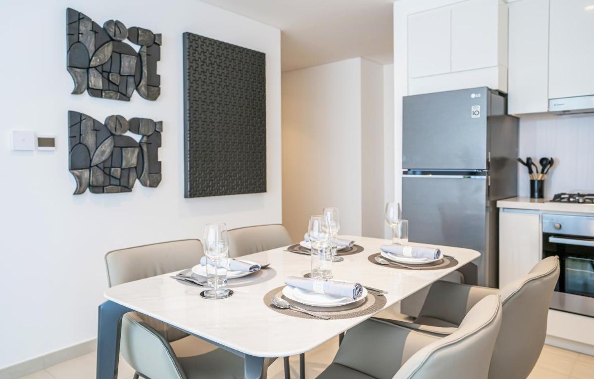 HomesGetaway - Lovely 2BR in Downtown Views II