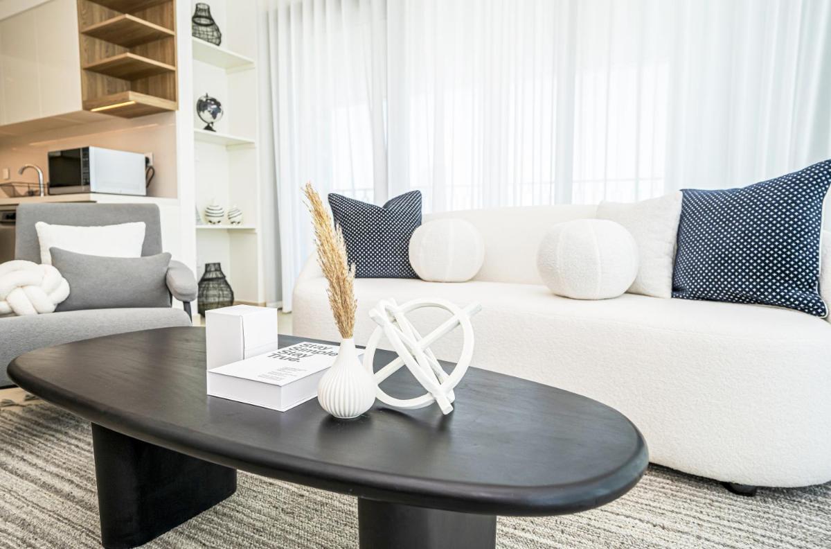 HomesGetaway - Lovely 2BR in Downtown Views II