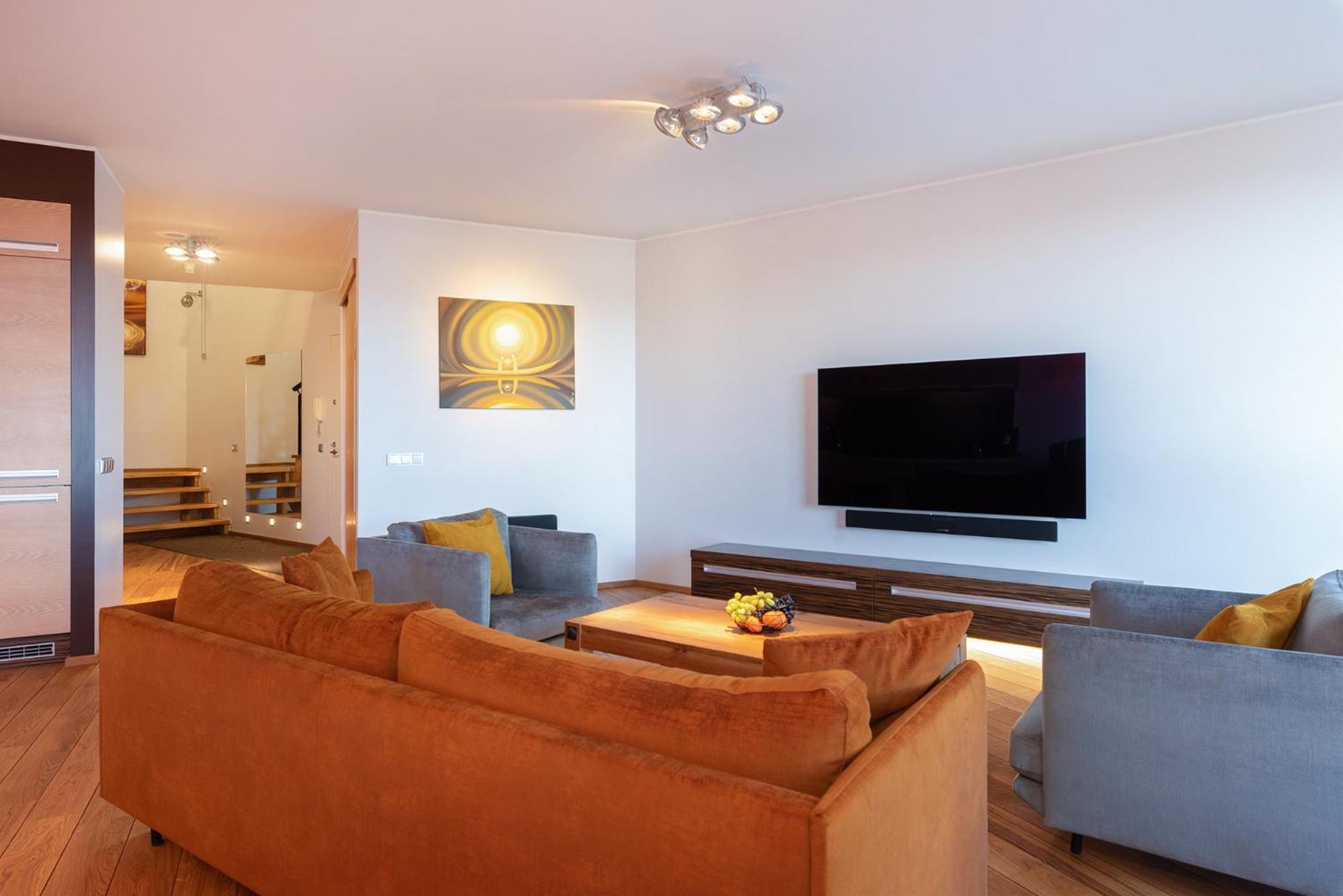 Spacious penthouse apartment with a good view in downtown