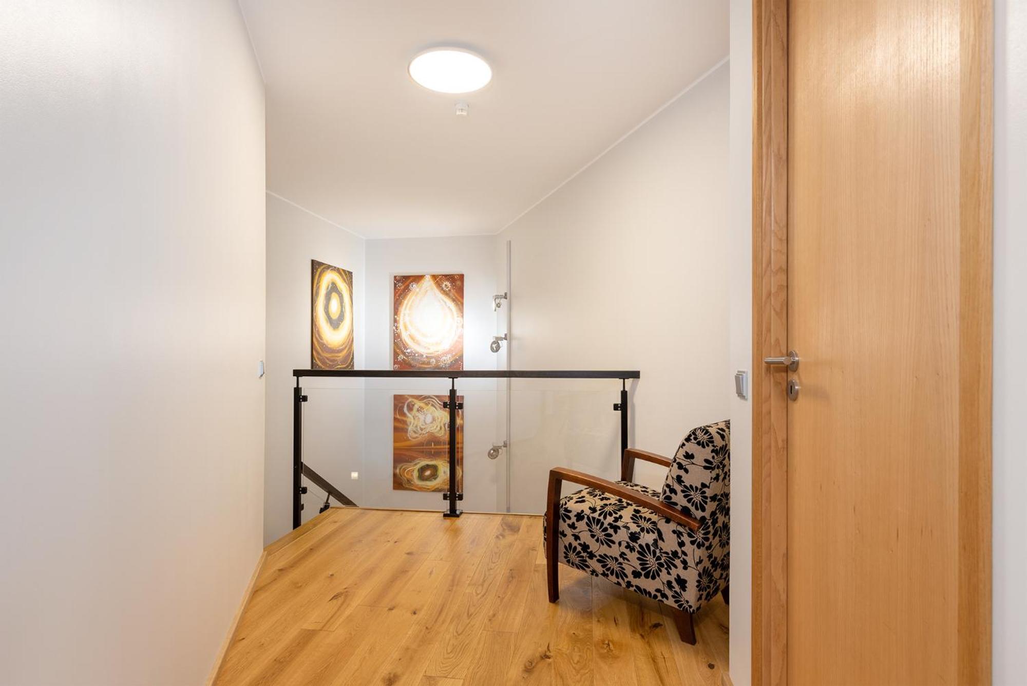 Spacious penthouse apartment with a good view in downtown
