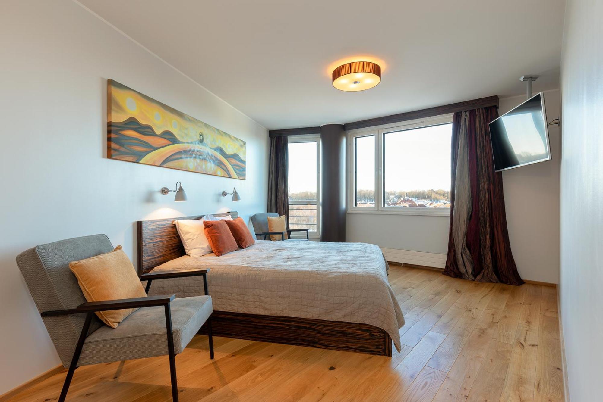 Spacious penthouse apartment with a good view in downtown