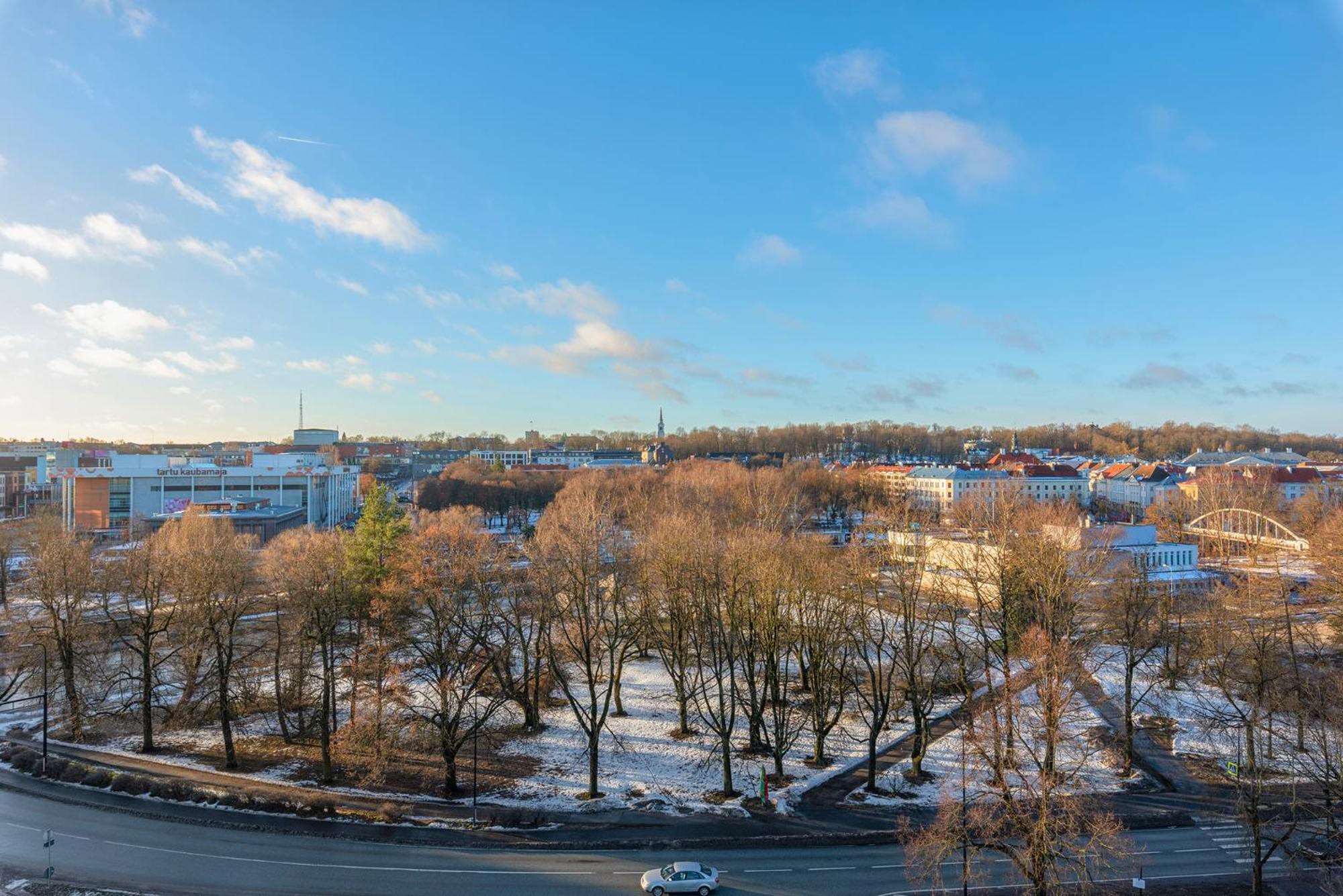 Spacious penthouse apartment with a good view in downtown