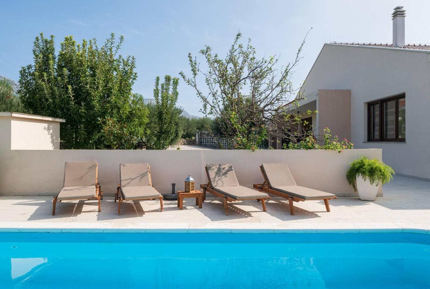 Relax Villa Tanasia with a pool near Split view 3