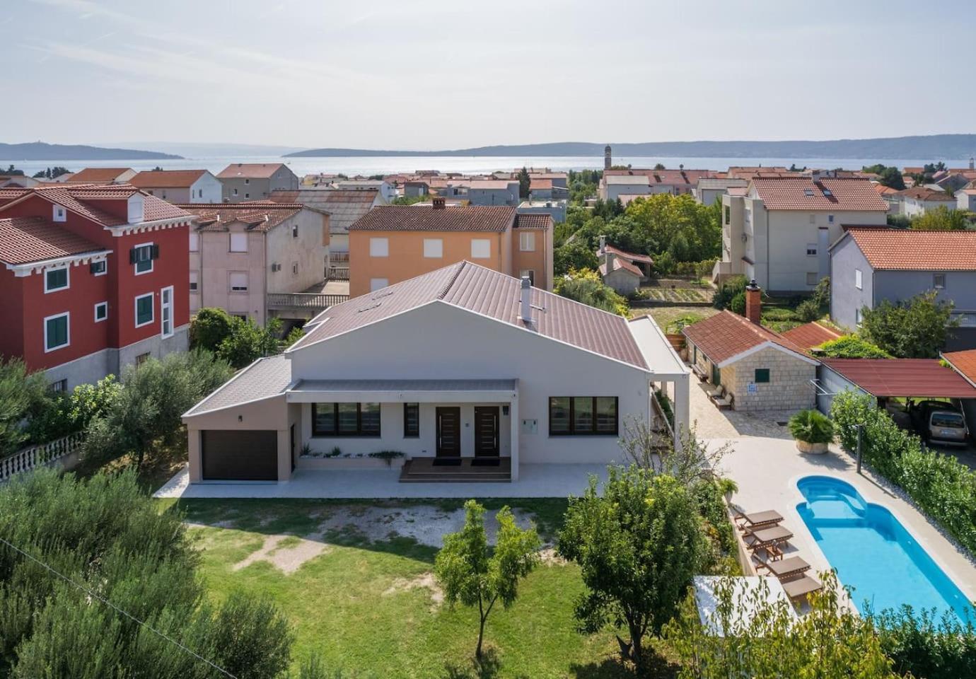 Relax Villa Tanasia with a pool near Split view 4