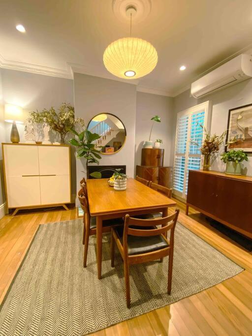 A Timeless Terrace house of Elegance and Style