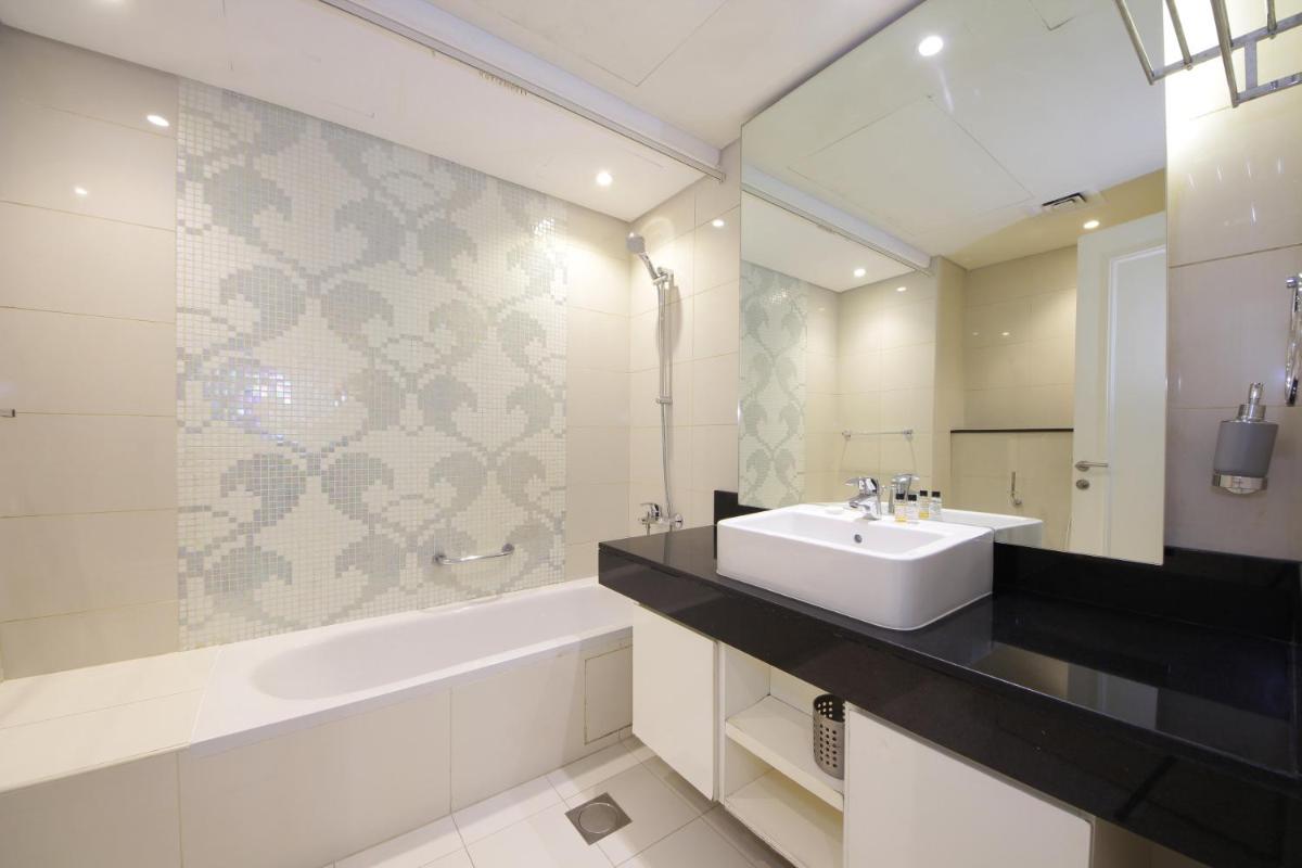SHH - Spacious 2 Bedroom Apartment in Capital Bay Tower B, Business Bay