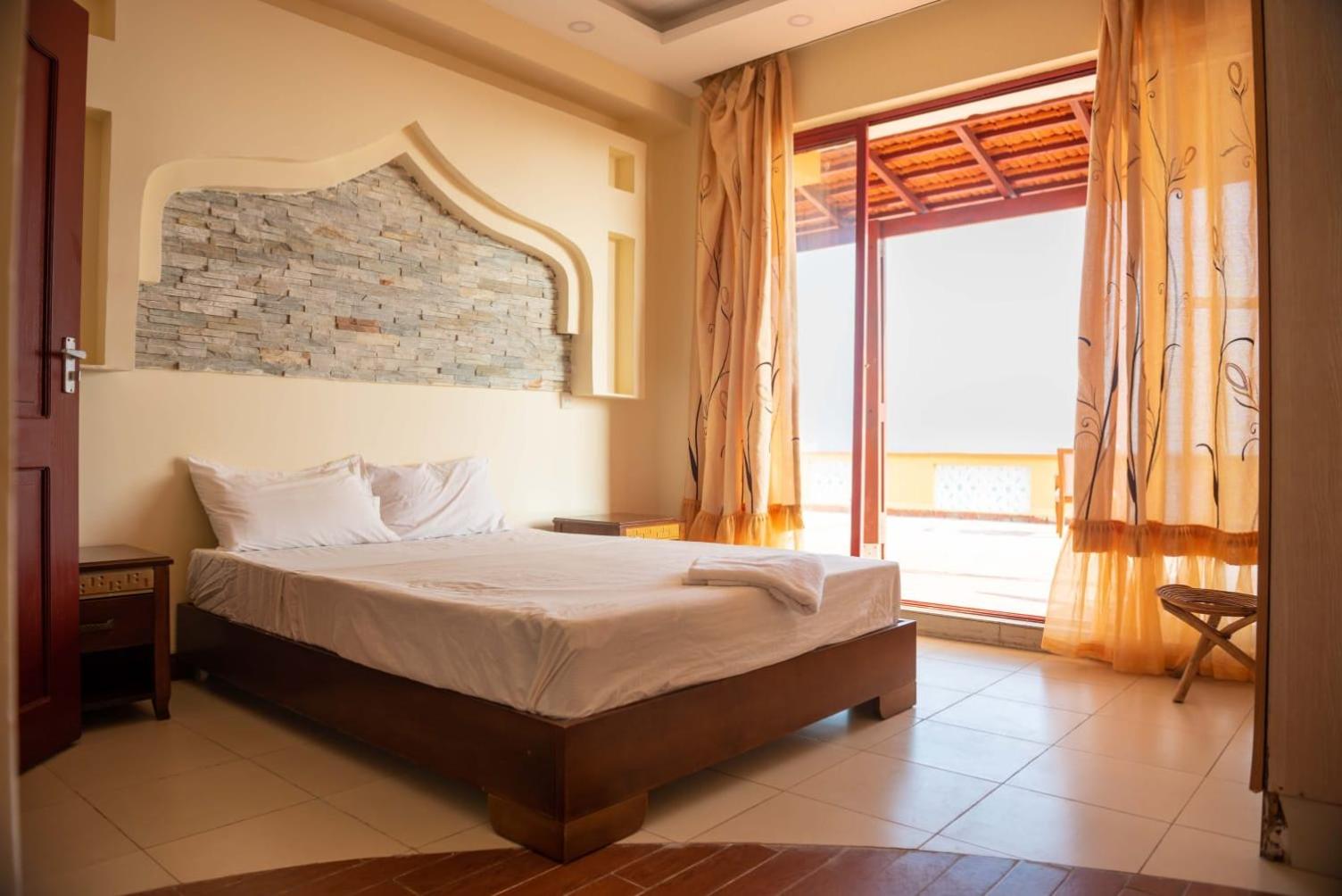 Cool Breeze Beachfront Apartments view 2