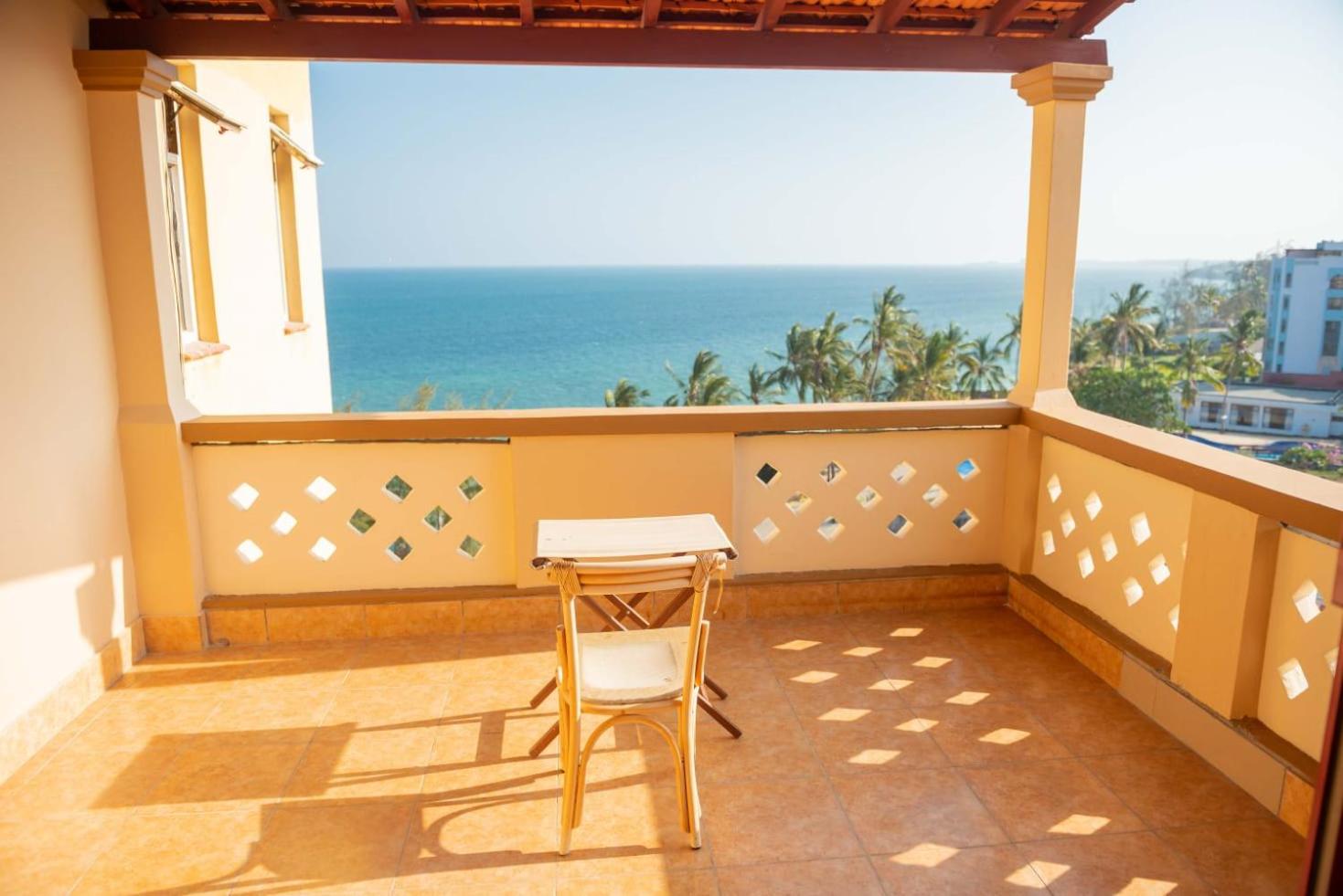 Cool Breeze Beachfront Apartments view 3
