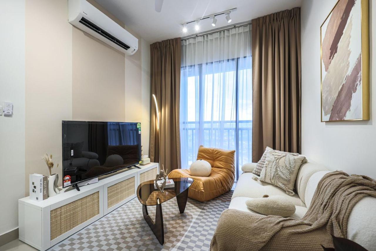 7mins to Mid Valley Central Of Old Klang Road By Nexx Field