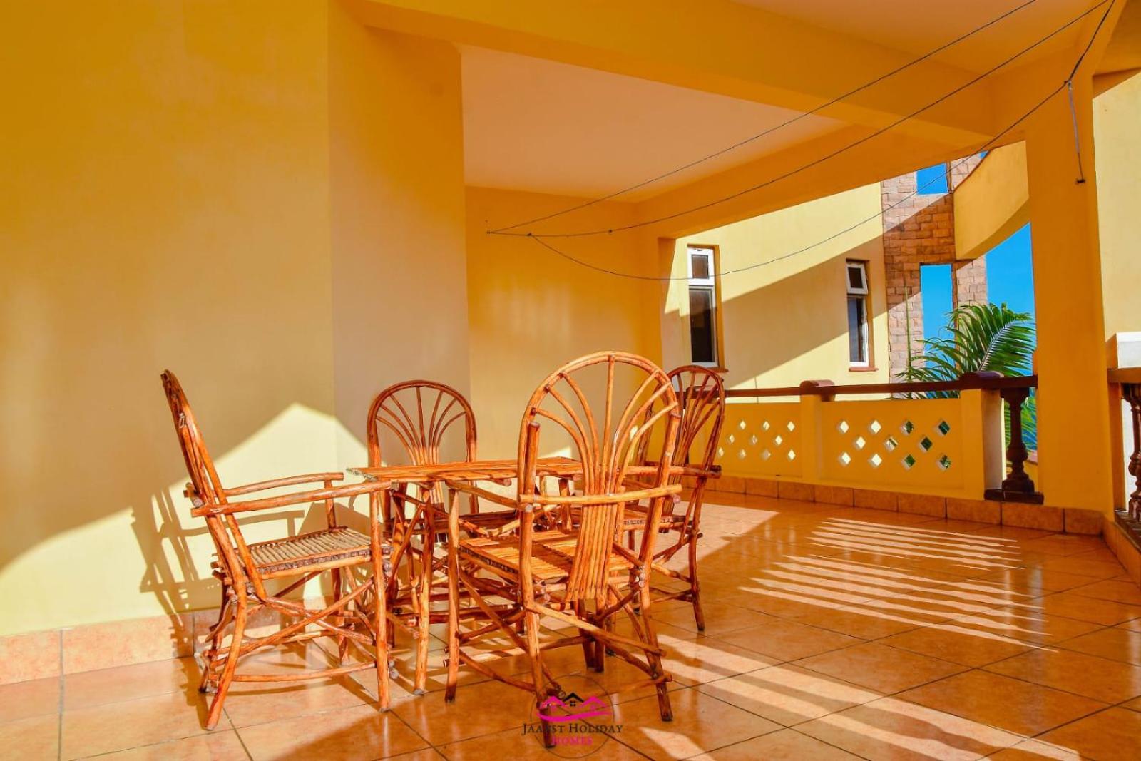Cool Breeze Beachfront Apartments view 5