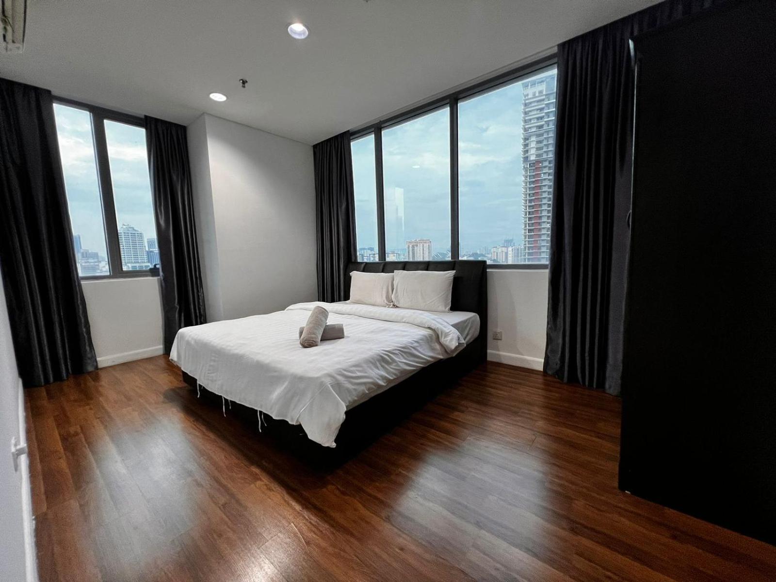 Summer Suits Klcc by KL Residence