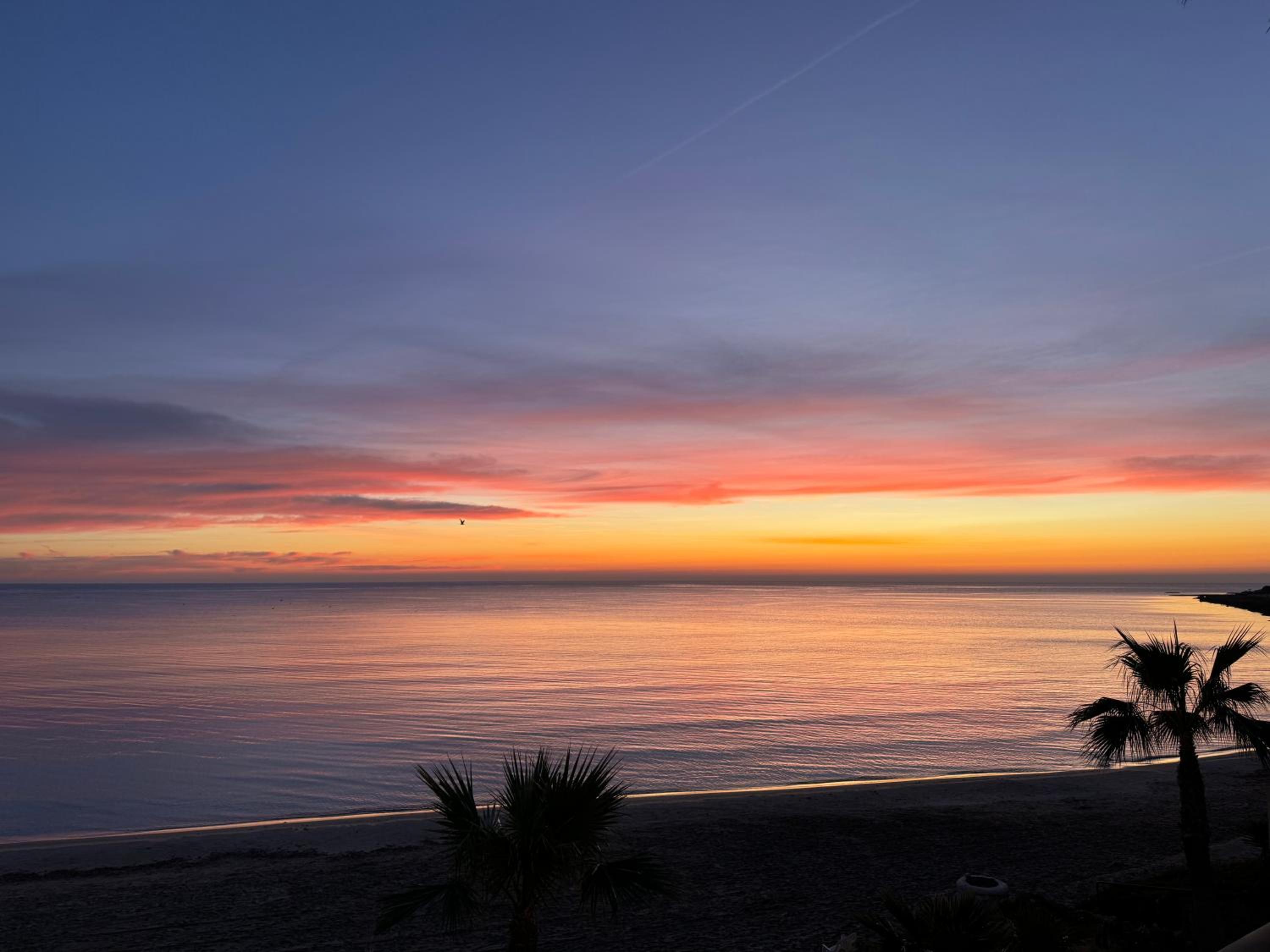 Espectacular Suite Privada a pie de playa y mar en CHALET ROQUETES