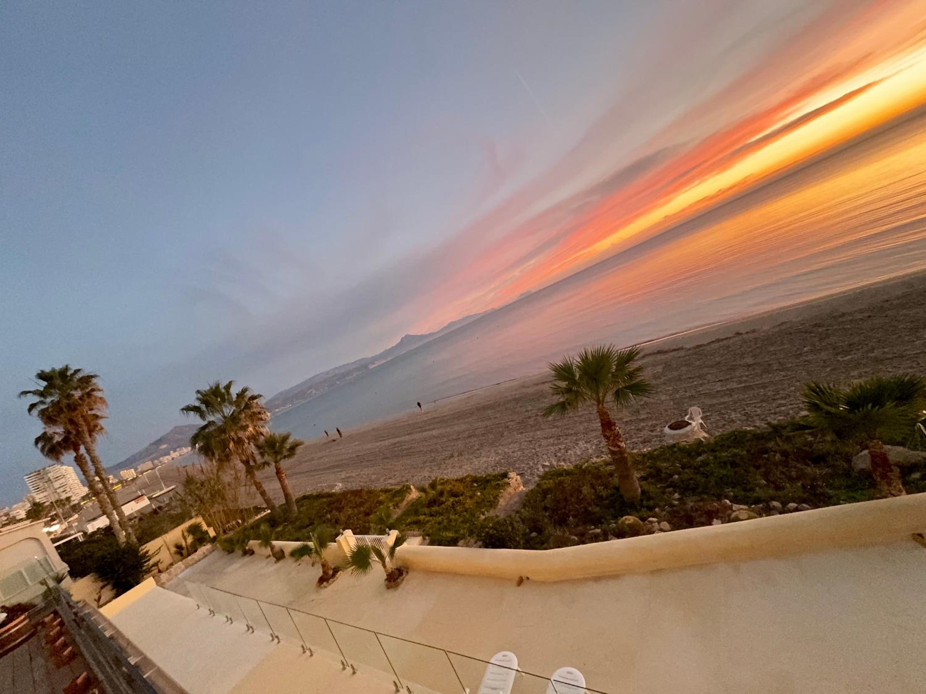 Espectacular Suite Privada a pie de playa y mar en CHALET ROQUETES