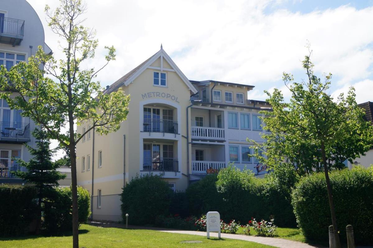 Maritim eingerichtete Fewo mit Balkon, 2 Fernsehern