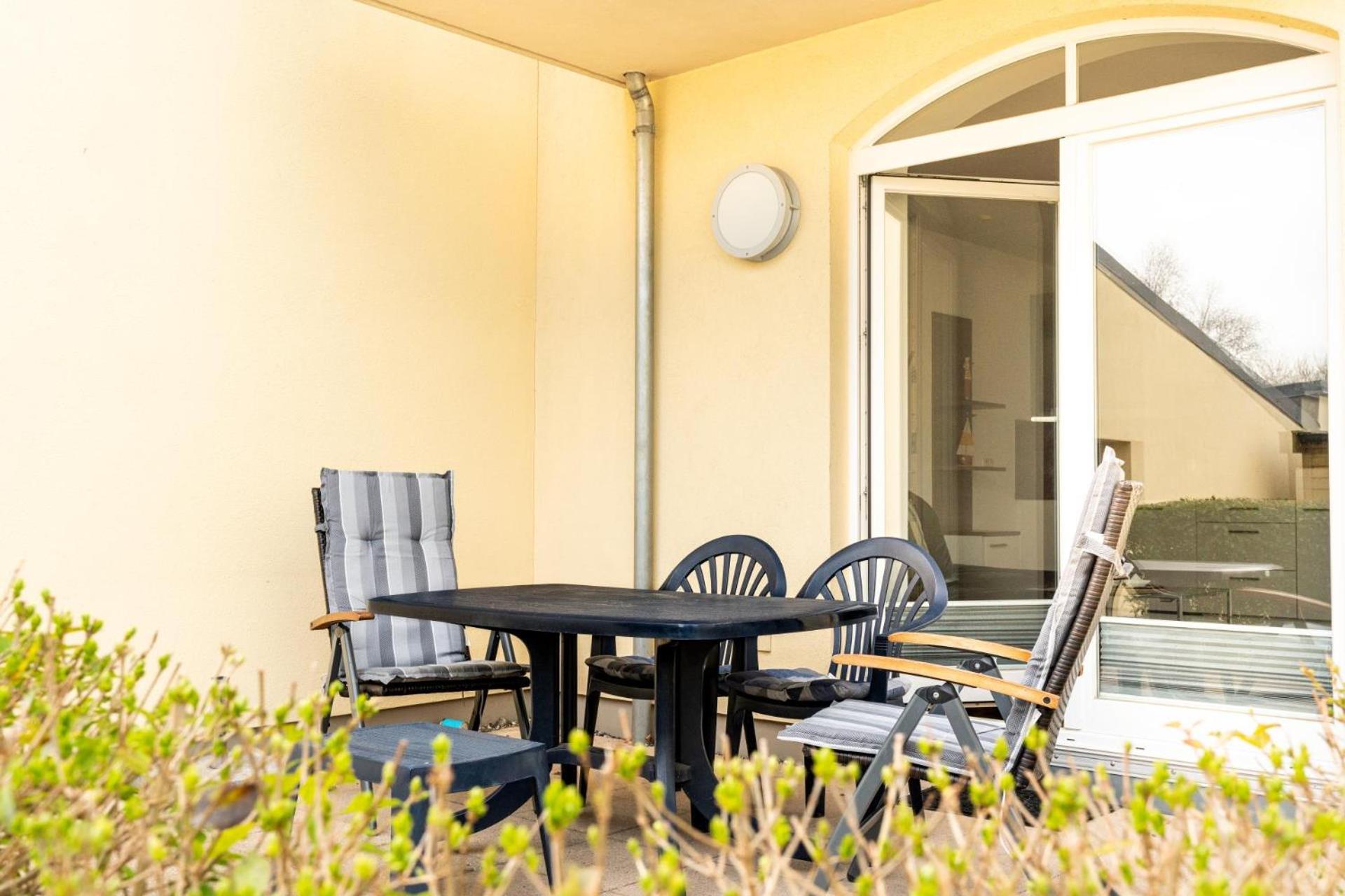 Komfort-Whg. mit 2 Slz., großer Terrasse, Parkplatz