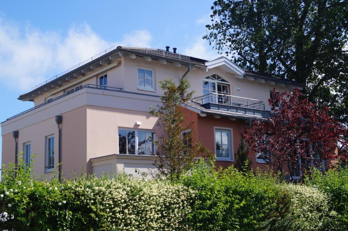 Großzügige Whg. mit verglaster Veranda, geschützter Terrasse