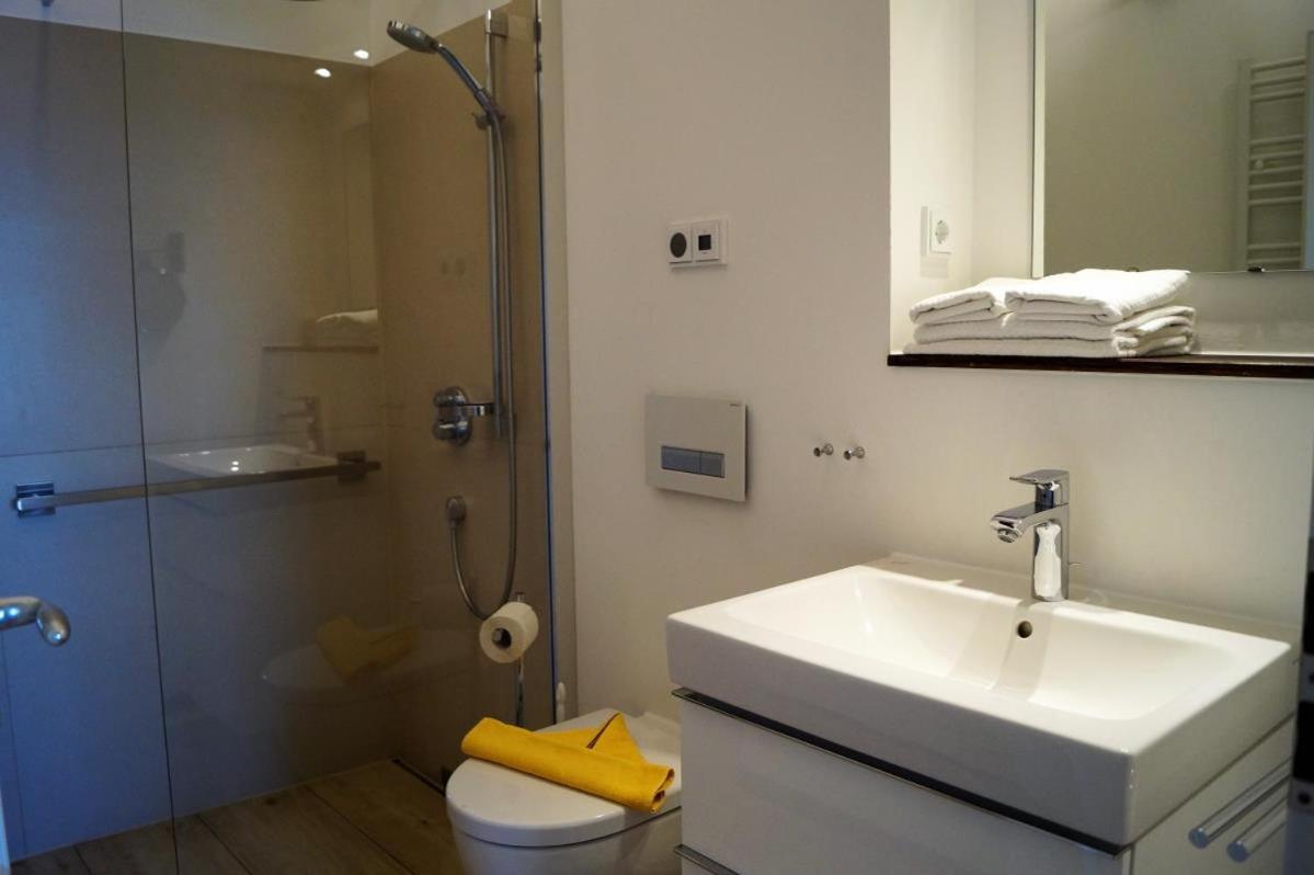 Hochwertige Wohnung mit 2 Fahrrädern, Balkon, ebenerdiger Dusche